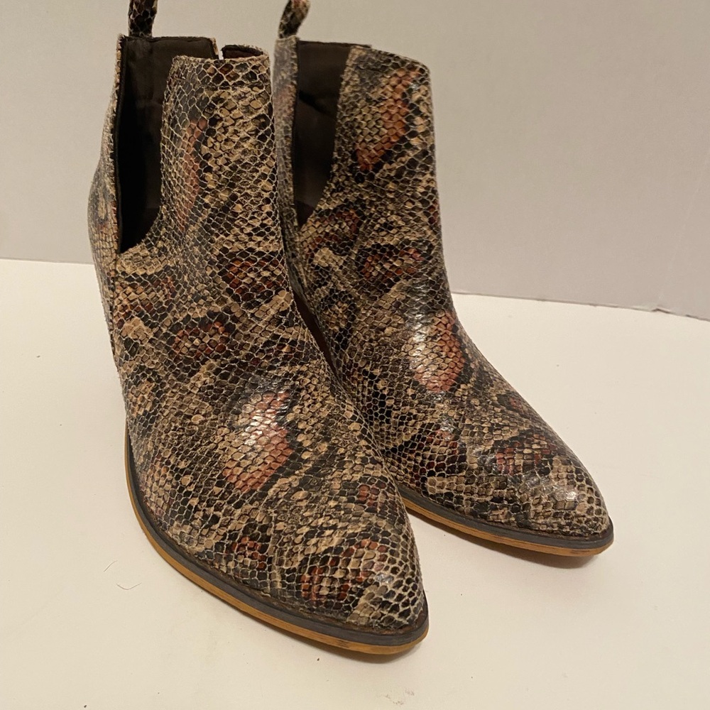 Brown Ankle Boots with Snake Print and Pointed Toe